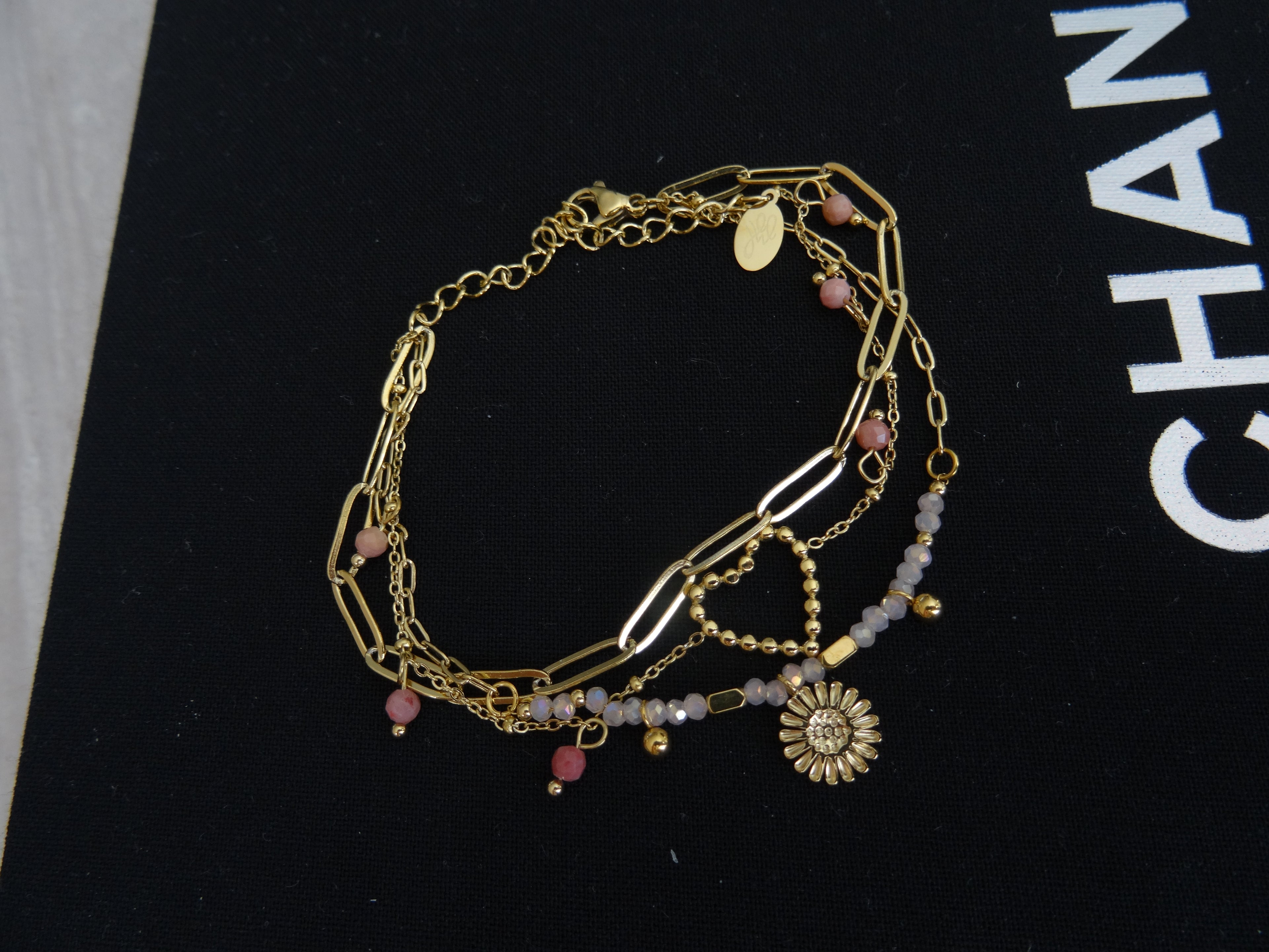 Gekruiste Armband met Sprankelende Steentjes