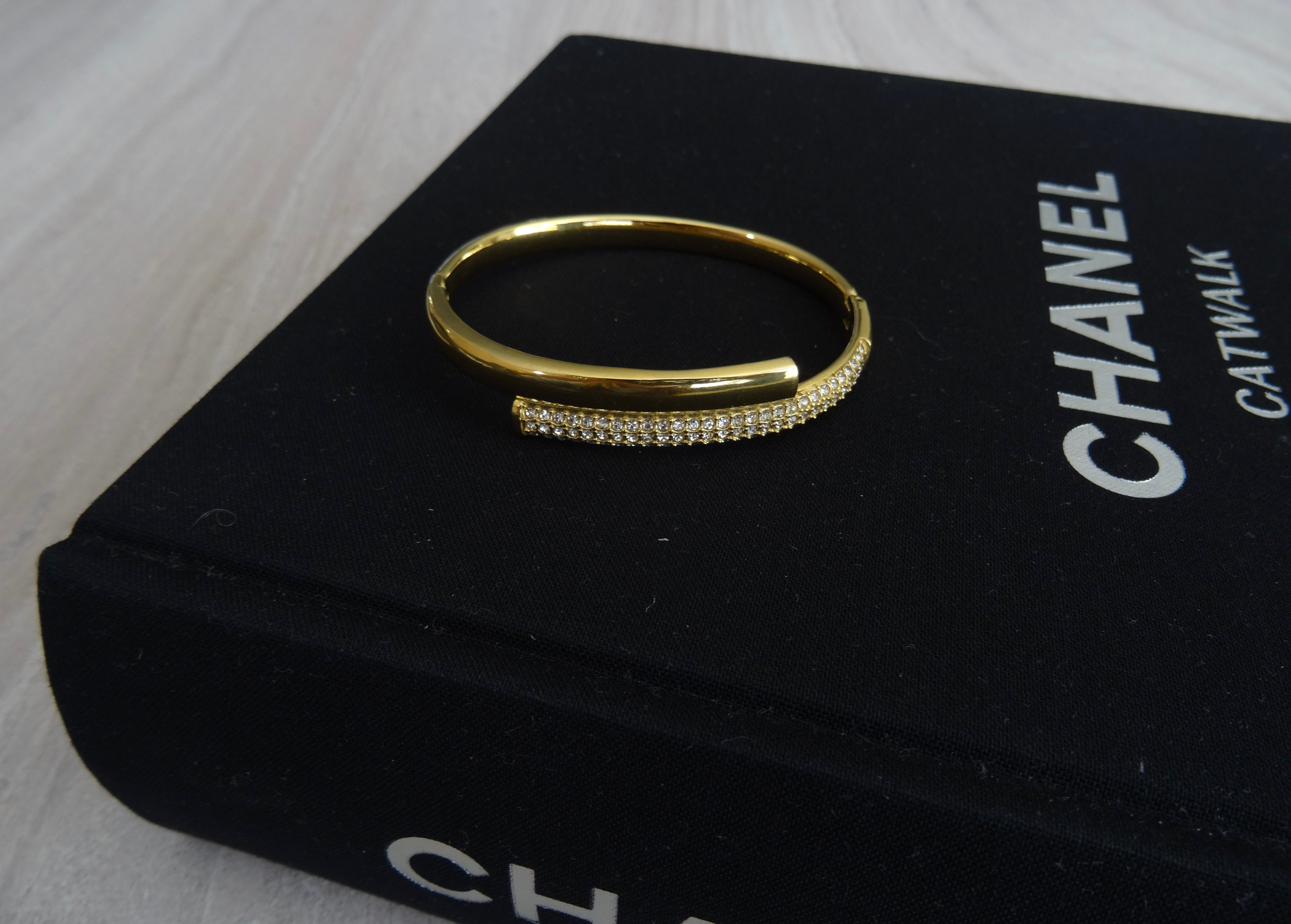 Overlappende Bangle met Zirkonia